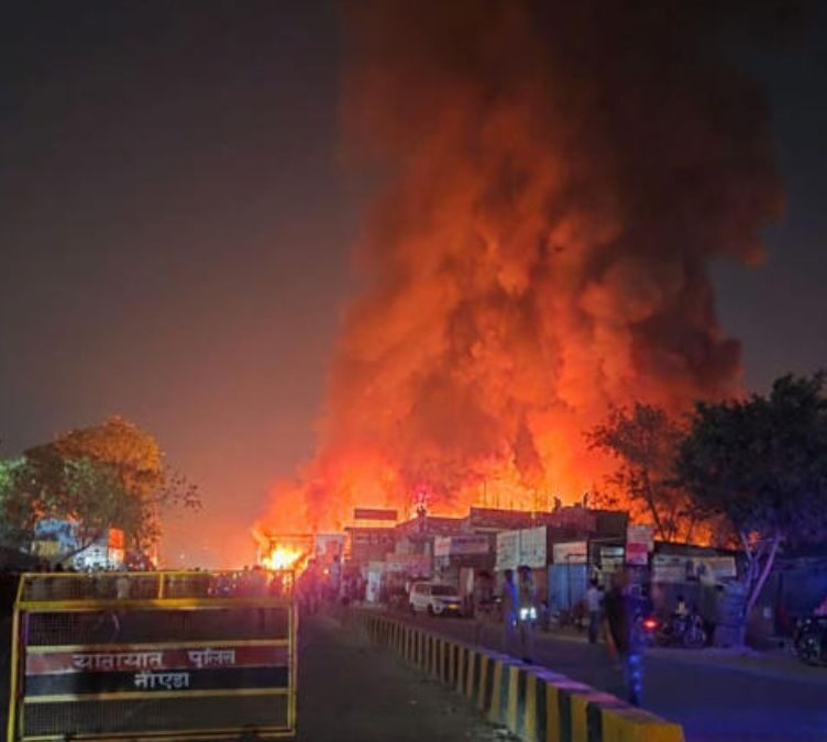 Massive Fire Guts Delhi Furniture Market Amid Locals' Stone-Pelting Frustration