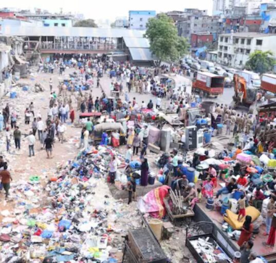 Mumbai Railway Demolishes Slum Encroachments Near Bandra to Expand Station