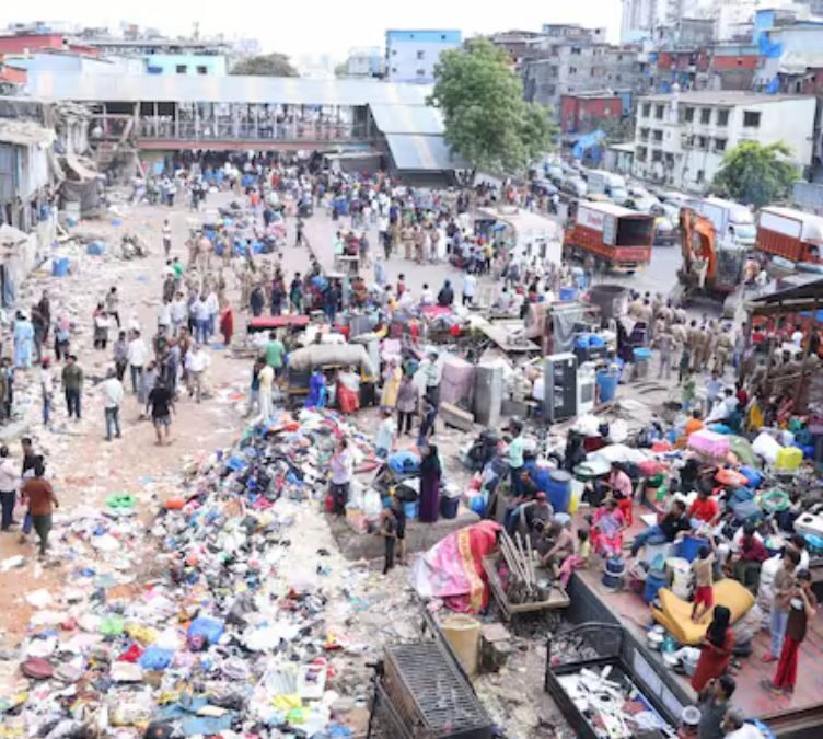 Mumbai Railway Demolishes Slum Encroachments Near Bandra to Expand Station