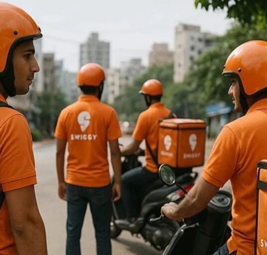 Swiggy Reports Q4 FY26 Net Loss of 800 Crore Rupees and Revenue of 6,383 Crore Rupees