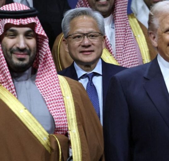 Trump Abruptly Ends ‘Project Freedom’ Over Saudi Base Access Dispute