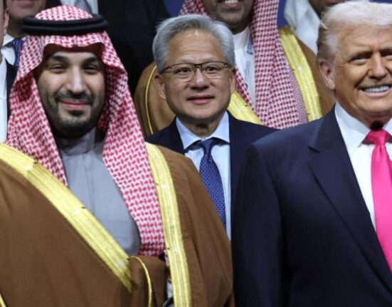 Trump Abruptly Ends ‘Project Freedom’ Over Saudi Base Access Dispute